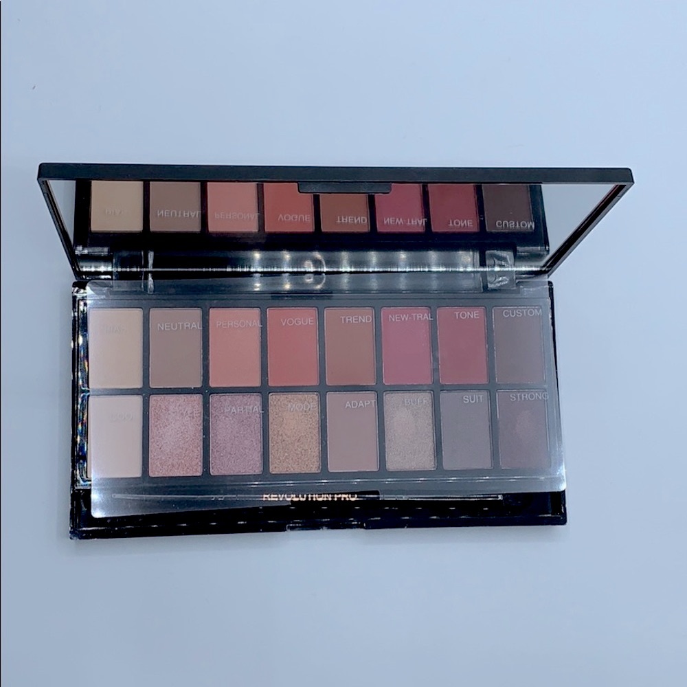 Revolution London. Professional eyeshadow palette.